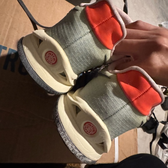 Nike Kyrie Low 4 EP Pale Coral Women’s Basketball Shoes - Picture 4 of 8